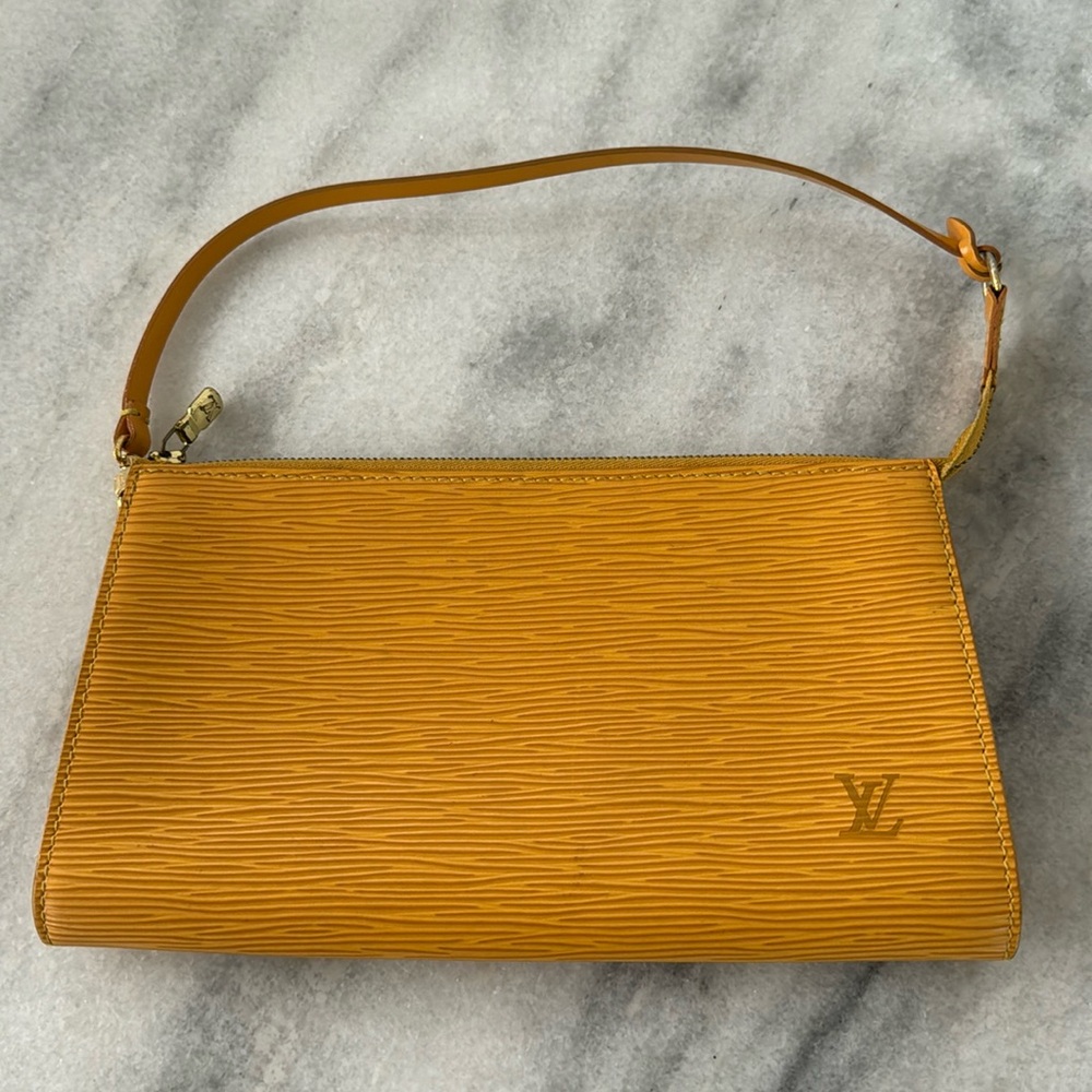 Louis Vuitton Authentic Epi Pochette Bag